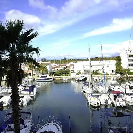Con Plaza De Parking Y Piscina Comunitaria Apartment *
