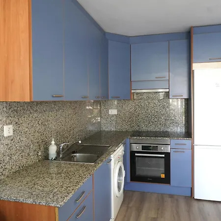 Con Plaza De Parking Y Piscina Comunitaria Apartment